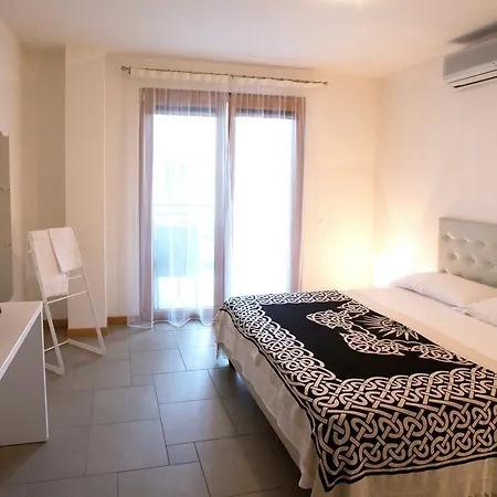 Lacroma Апарт-готель