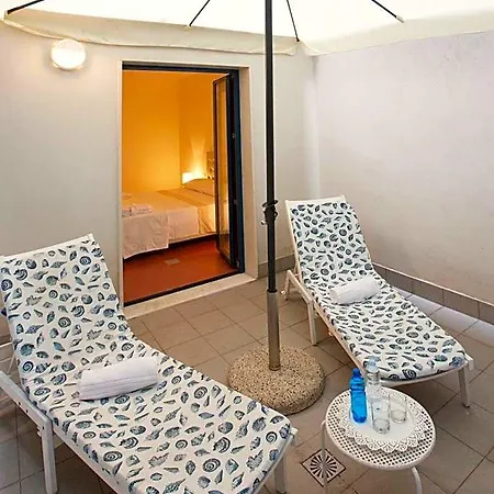 Lacroma شقة فندقية 4*