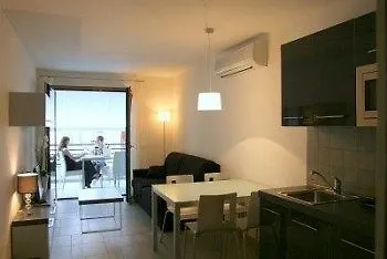 Lacroma شقة فندقية 4*