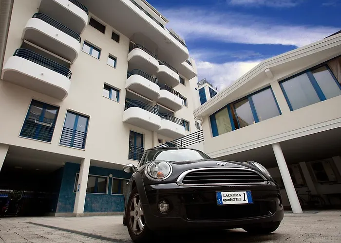 Lacroma Apartmanhotel