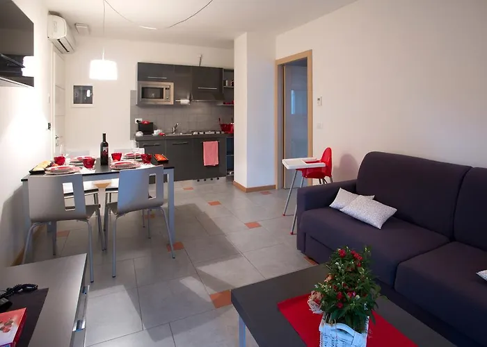 Apartmanhotel Lacroma 4*
