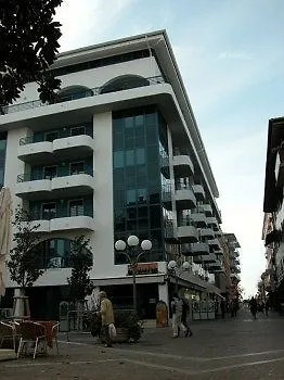 Lacroma Apartmanhotel